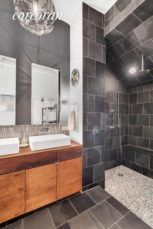 New York City Real Estate | View 443 12th Street, 4D | Full Bathroom | View 7