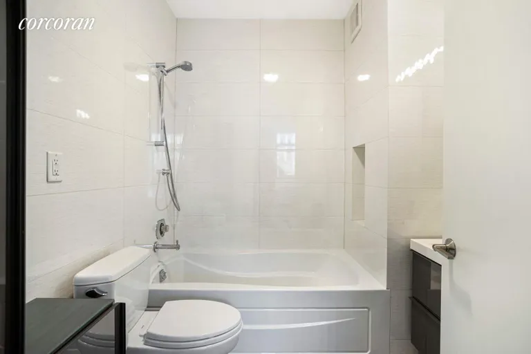 New York City Real Estate | View 303 East 43rd Street, 2C | Full Bathroom | View 7