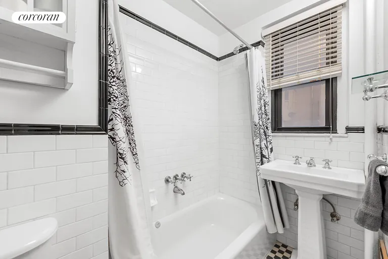 New York City Real Estate | View 12 East 97th Street, 3K | Full Bathroom | View 4