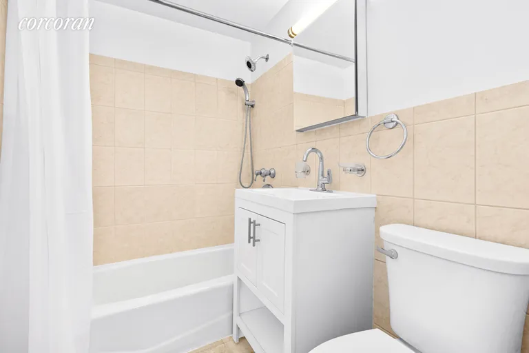 New York City Real Estate | View 165 West End Avenue, 29J | Primary Bathroom | View 5