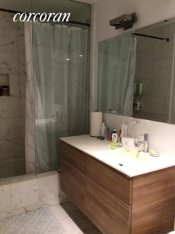New York City Real Estate | View 224 East 52nd Street, 5 | Full Bathroom | View 7