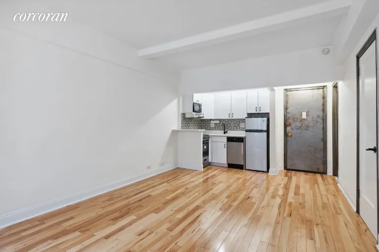 New York City Real Estate | View 24 Fifth Avenue, 921 | room 1 | View 2