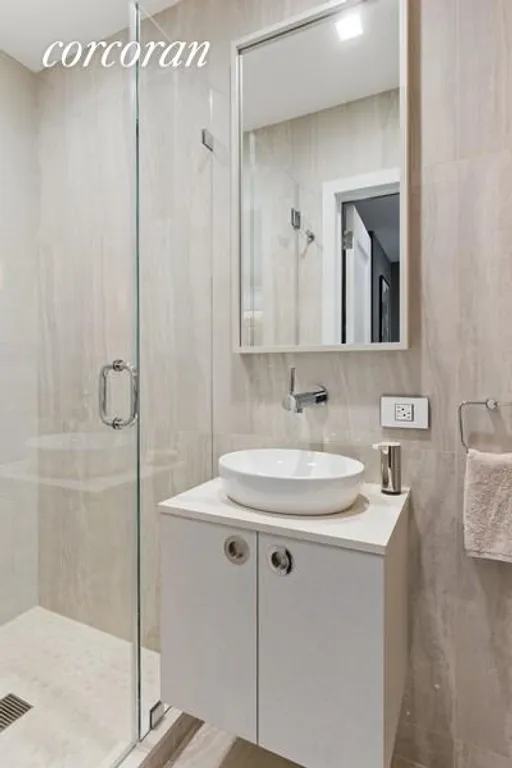 New York City Real Estate | View 129 East 82nd Street, 2B | Full Bathroom | View 12
