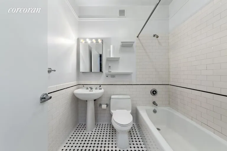 New York City Real Estate | View 101 Lafayette Avenue, 1M | Full Bathroom | View 9