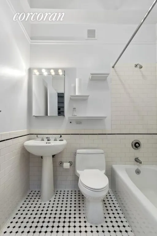 New York City Real Estate | View 101 Lafayette Avenue, 1M | Full Bathroom | View 10