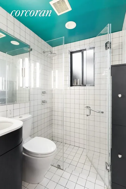 New York City Real Estate | View 215 East 24th Street, 817 | Full Bathroom | View 4