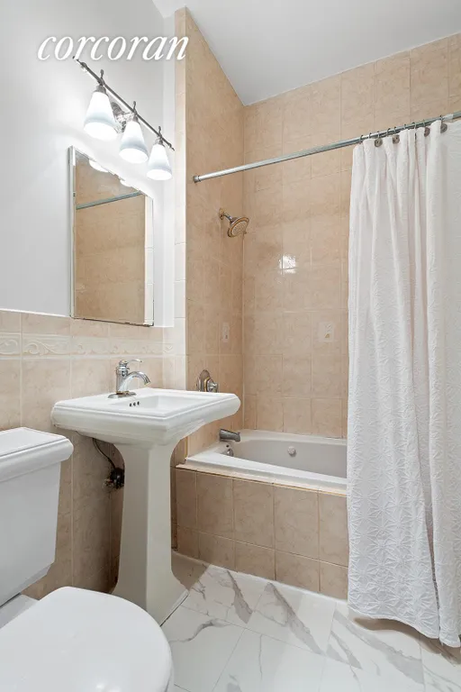 New York City Real Estate | View 579 Washington Avenue, 1C | Full Bathroom | View 6