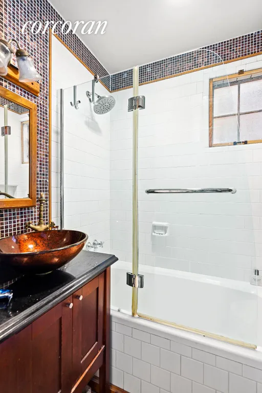 New York City Real Estate | View 290 West 11th Street, 4A | Full Bathroom | View 7
