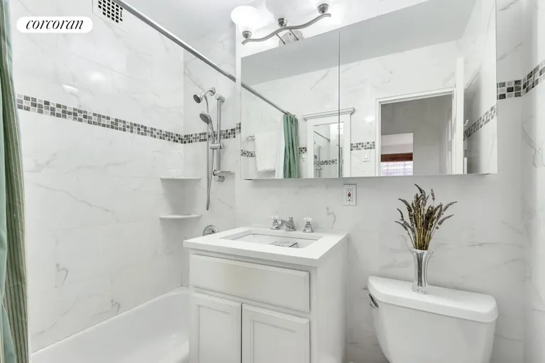 New York City Real Estate | View 85 Livingston Street, 12O | Full Bathroom | View 5