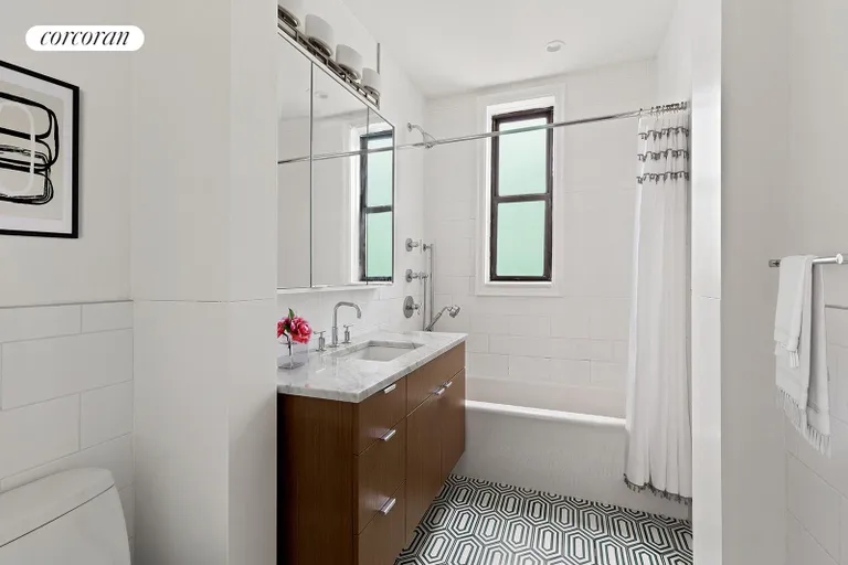 New York City Real Estate | View 135 Prospect Park Southwest, D9 | Full Bathroom | View 6