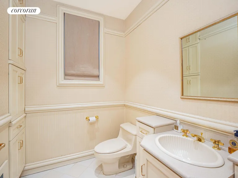 New York City Real Estate | View 1016 Fifth Avenue, 1D | Restroom | View 11