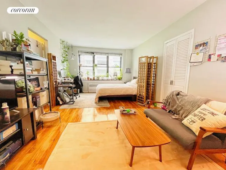 New York City Real Estate | View 208 East 70th Street, 5B | room 1 | View 2
