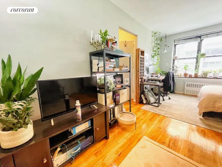 New York City Real Estate | View 208 East 70th Street, 5B | room 2 | View 3