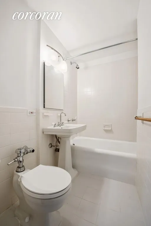 New York City Real Estate | View 45 Tudor City Place, 2116 | Full Bathroom | View 4