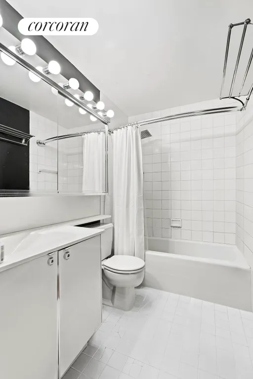 New York City Real Estate | View 205 East 22Nd Street, 2D | Full Bathroom | View 11