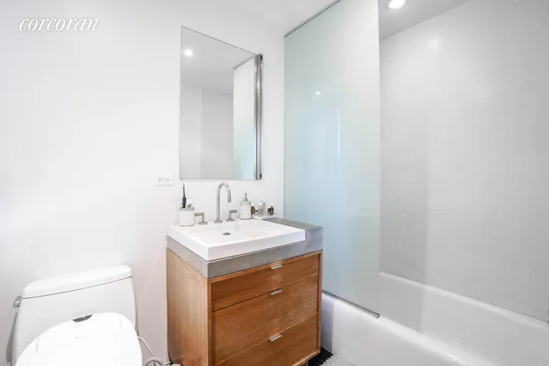 New York City Real Estate | View 243 West 98th Street, 6D | Full Bathroom | View 7