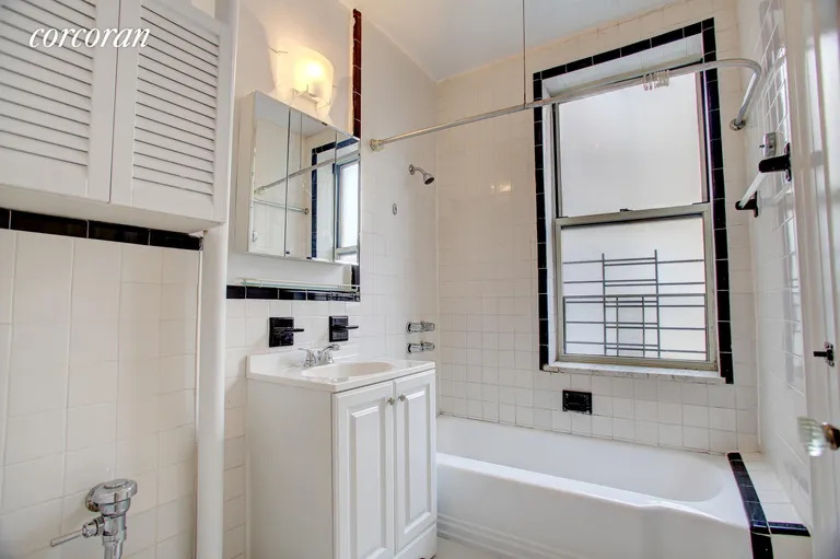 New York City Real Estate | View 250 West 104th Street, 94 | Full Bathroom | View 7