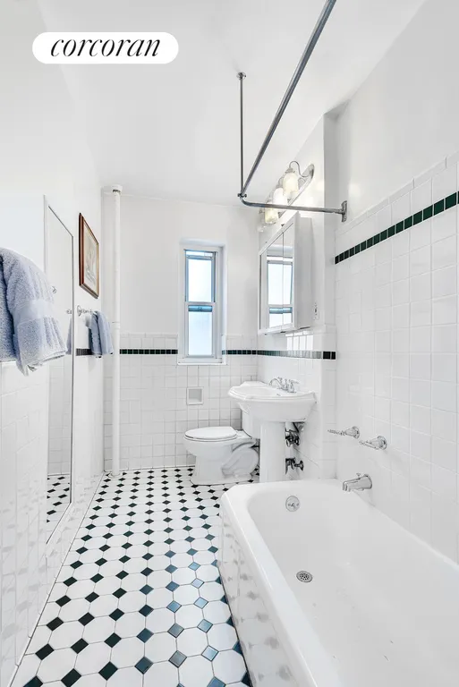 New York City Real Estate | View 525 East 89th Street, 5A | Full Bathroom | View 7