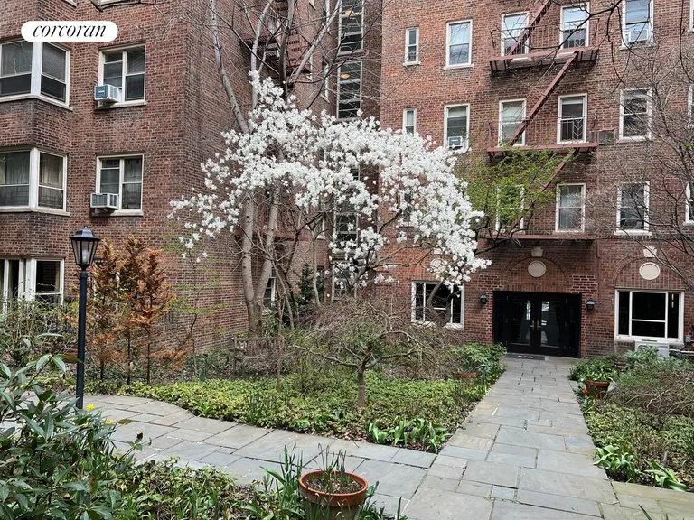 New York City Real Estate | View 525 East 89th Street, 5A | Building courtyard | View 8