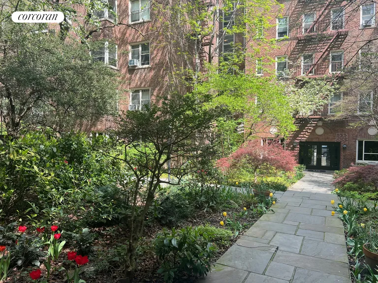 New York City Real Estate | View 525 East 89th Street, 5A | Building courtyard | View 9