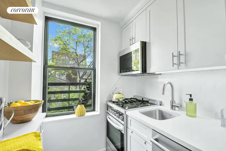 New York City Real Estate | View 81 Bedford Street, 4D | Kitchen | View 8