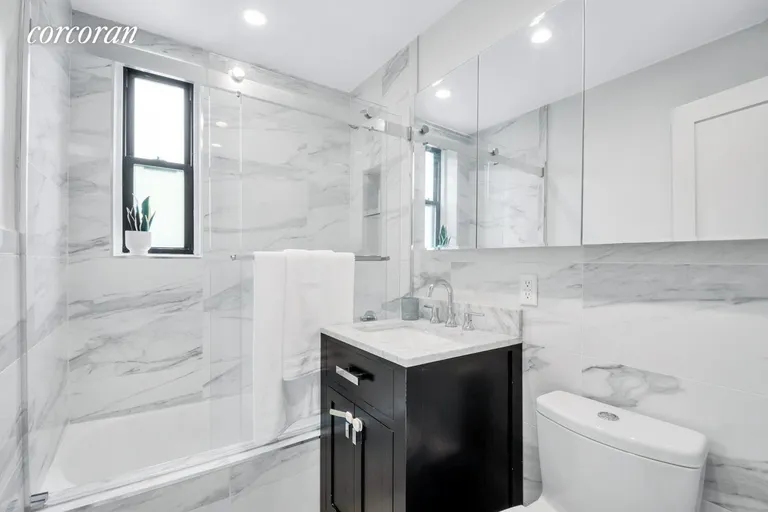 New York City Real Estate | View 81 Bedford Street, 4D | Full Bathroom | View 9