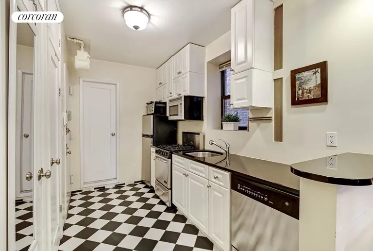 New York City Real Estate | View 225 West 10th Street, 3A | room 2 | View 3