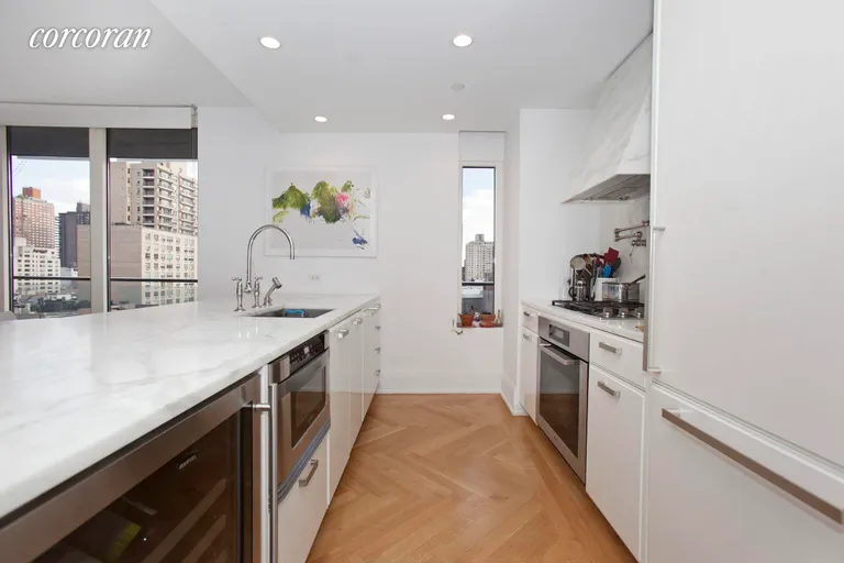 New York City Real Estate | View 305 East 85th Street, 8B | room 3 | View 4