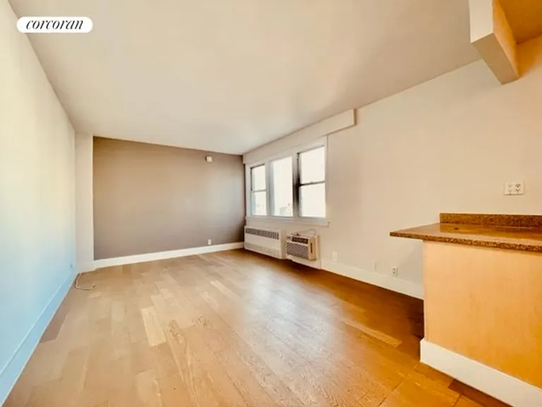 New York City Real Estate | View 2300 Fifth Avenue, 17R | Living Room | View 3