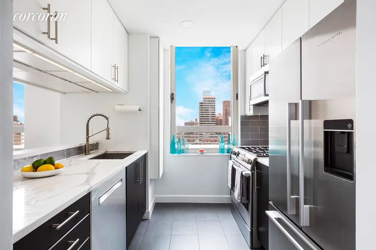 New York City Real Estate | View 170 East 87th Street, PHW21B | room 4 | View 5