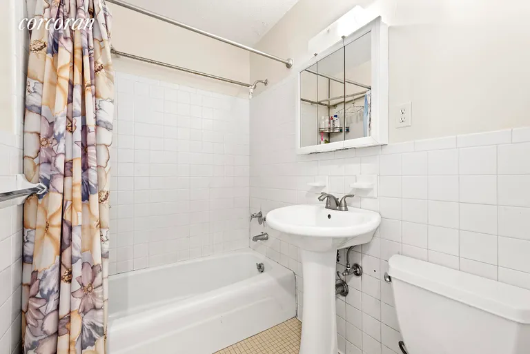 New York City Real Estate | View 90 Gold Street, 21F | Full Bathroom | View 4