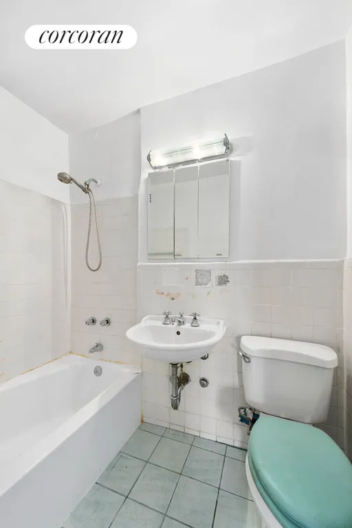 New York City Real Estate | View 15 CHARLES STREET, 4H | Full Bathroom | View 3