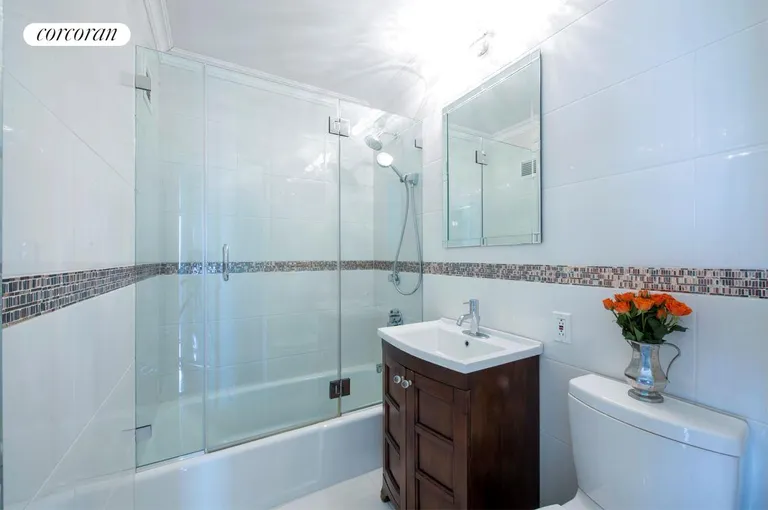 New York City Real Estate | View 45 West 67th Street, 19A | Full Bathroom | View 7