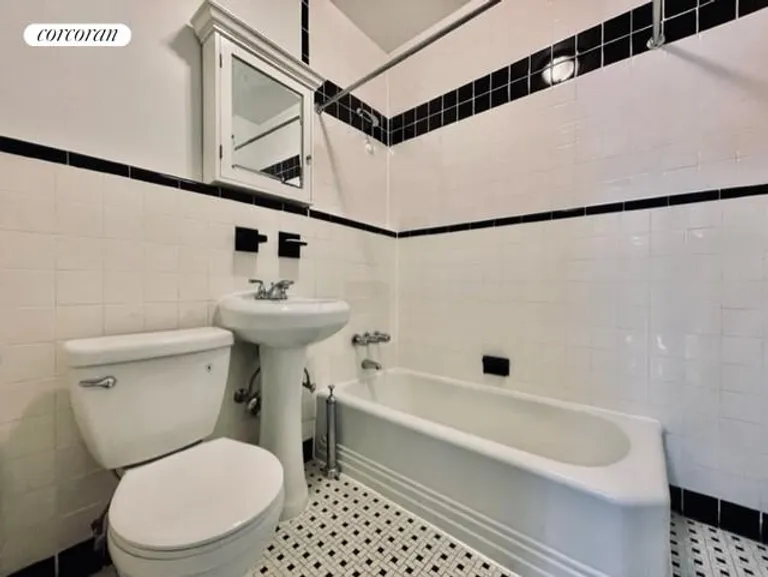 New York City Real Estate | View 304 West 107th Street, 1A | Full Bathroom | View 10