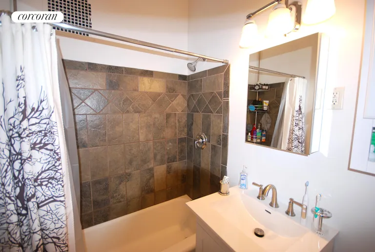 New York City Real Estate | View 415 East 82Nd Street, 4C | Full Bathroom | View 5