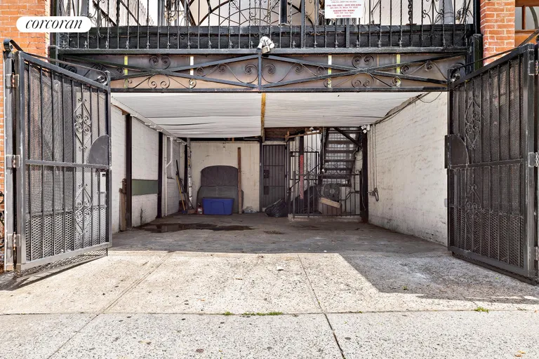 New York City Real Estate | View 462 7th Avenue | Covered & Gated Parking | View 4