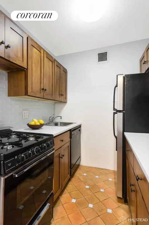 New York City Real Estate | View 77 West 55th Street, 15C | Kitchen | View 2