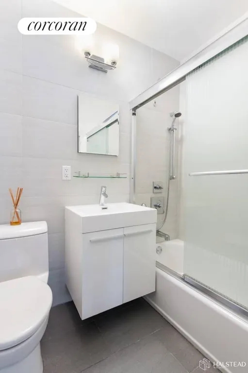 New York City Real Estate | View 77 West 55th Street, 15C | Full Bathroom | View 3