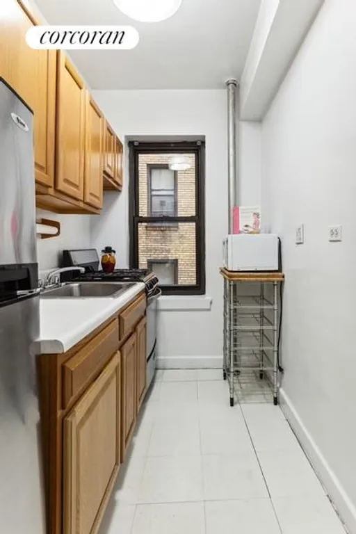 New York City Real Estate | View 420 East 86th Street, 2E | Kitchen | View 4