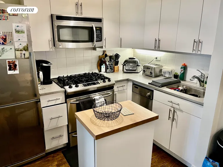 New York City Real Estate | View 200 East 28th Street, 4G | Modern Open Kitchen | View 3