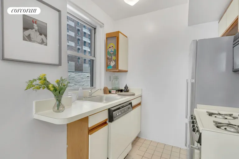 New York City Real Estate | View 333 East 43rd Street, 310 | Kitchen | View 7