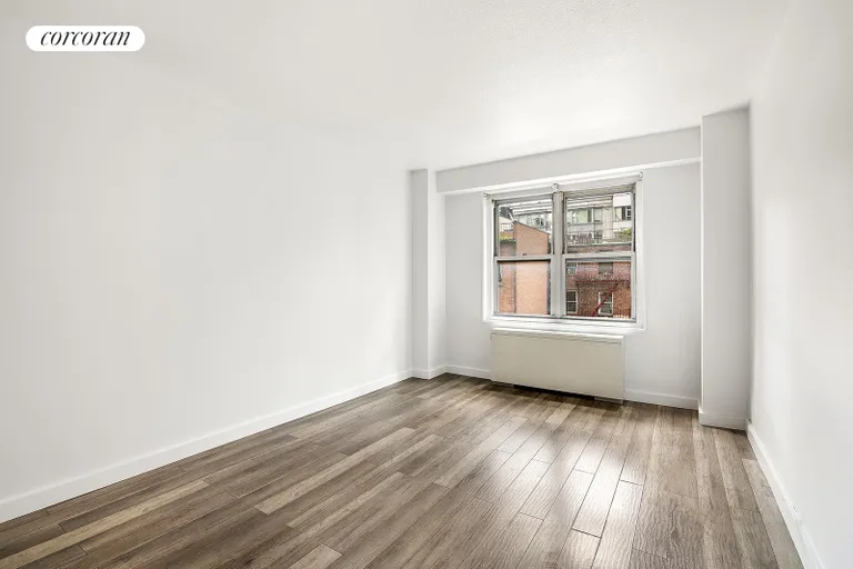 New York City Real Estate | View 220 East 60th Street, 4E | room 5 | View 6