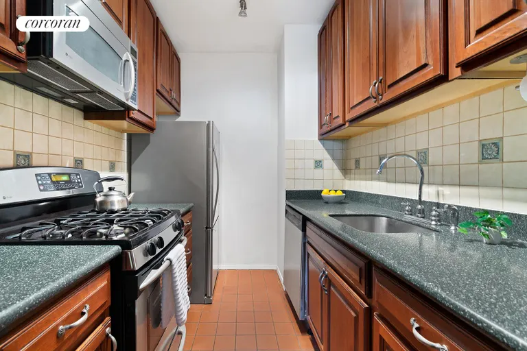 New York City Real Estate | View 75 Livingston Street, 4B | Kitchen | View 6