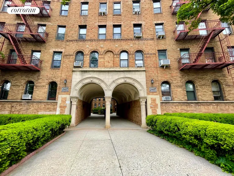 New York City Real Estate | View 83-44 Lefferts Boulevard, 3R | room 10 | View 11