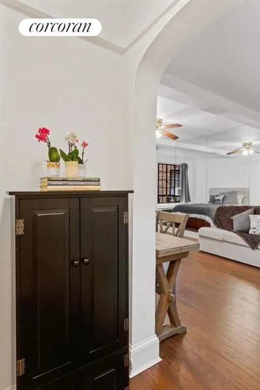 New York City Real Estate | View 140 East 40th Street, 4J | Entry Foyer | View 3