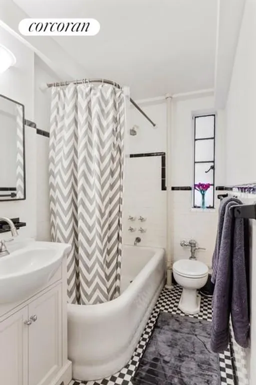 New York City Real Estate | View 140 East 40th Street, 4J | Full Bathroom | View 4