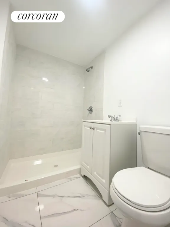 New York City Real Estate | View 129 Pembroke Street | Full Bathroom | View 6