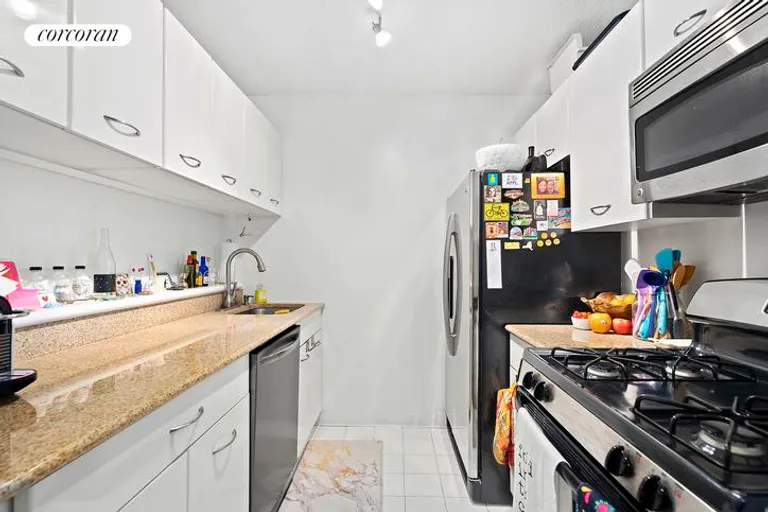 New York City Real Estate | View 2 South End Avenue, 5J | room 2 | View 3