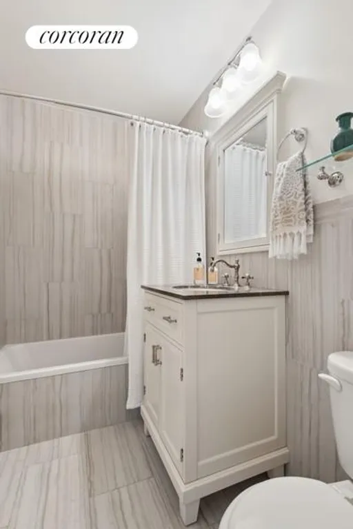 New York City Real Estate | View 575 Main Street, 314 | Downstairs 2nd Full Bathroom | View 14