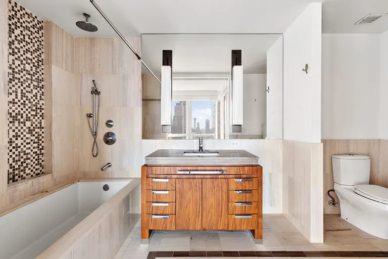 New York City Real Estate | View 400 Fifth Avenue, 32G | Full Bathroom | View 6